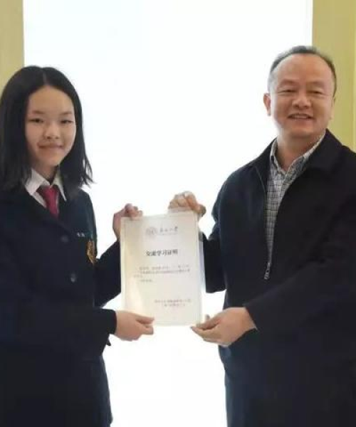 励志团员教师名言，点燃教育激情之火